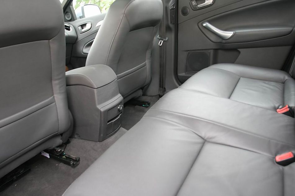 图为蒙迪欧致胜内饰及细节图