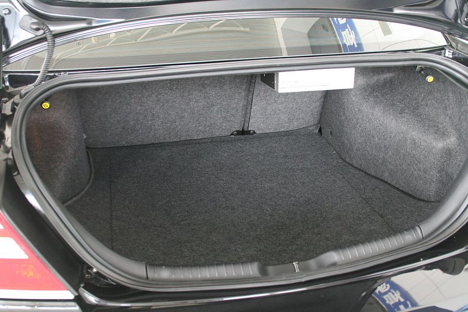 长安福特蒙迪欧后备厢