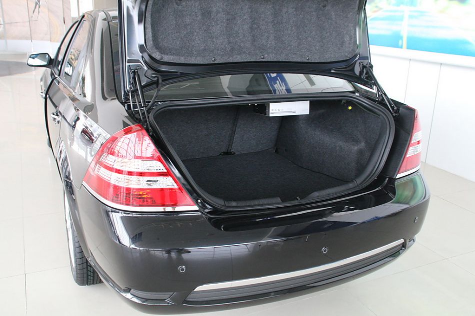 长安福特蒙迪欧后备厢