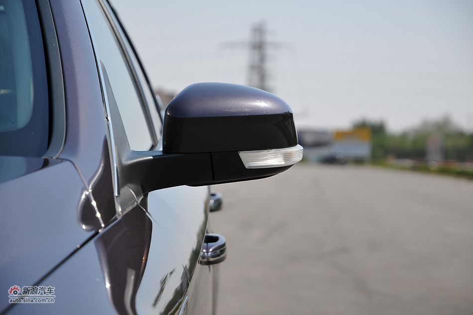 2011款蒙迪欧致胜车身细节