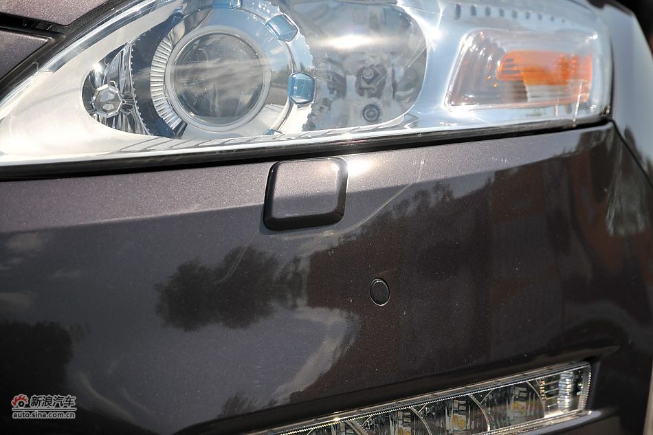 2011款蒙迪欧致胜车身细节