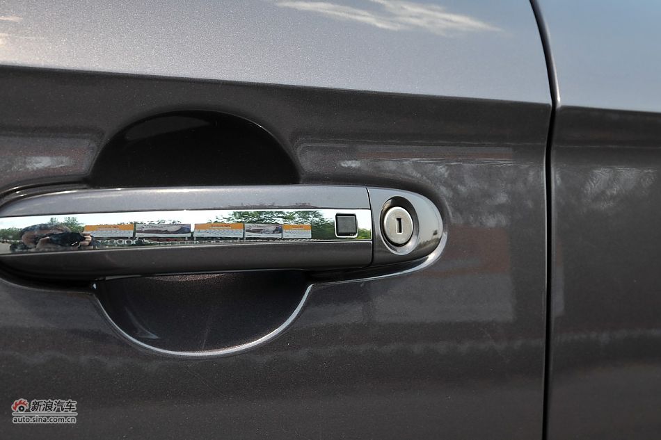 2011款蒙迪欧致胜车身细节