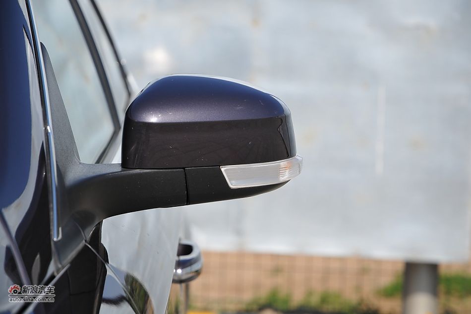 2011款蒙迪欧致胜车身细节