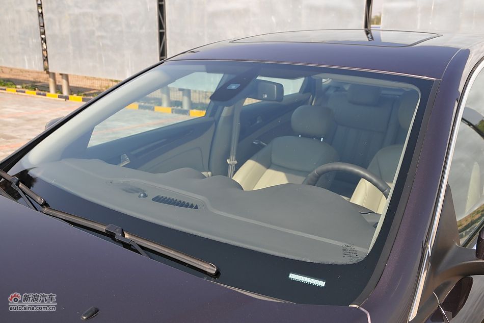 2011款蒙迪欧致胜车身细节