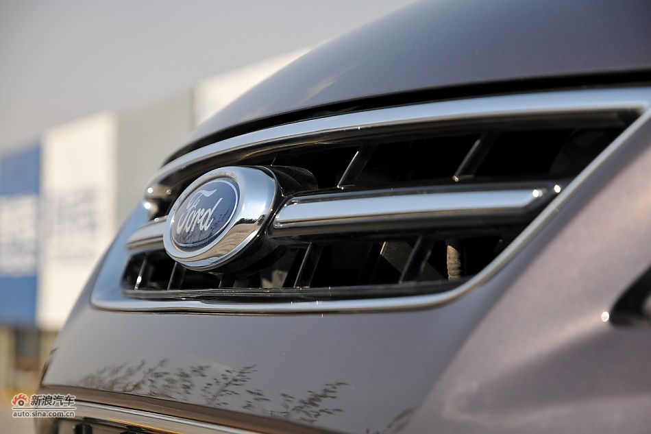 2011款蒙迪欧致胜车身细节