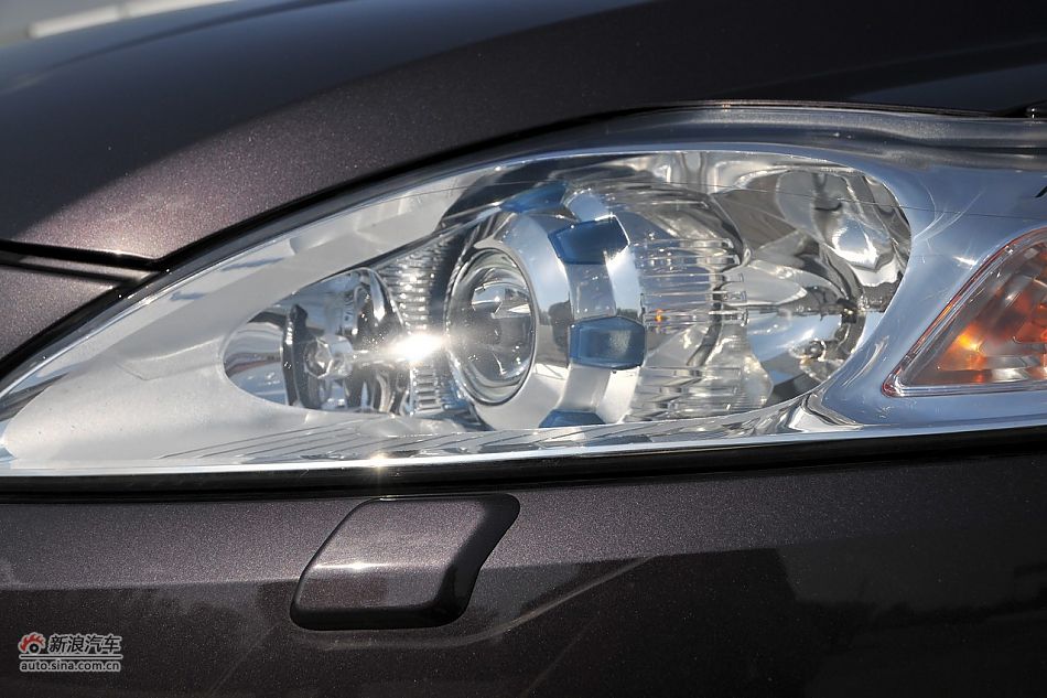 2011款蒙迪欧致胜车身细节