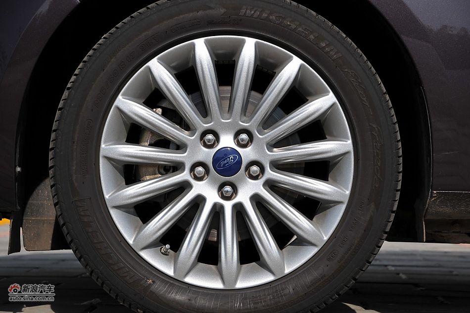 2011款蒙迪欧致胜车身细节