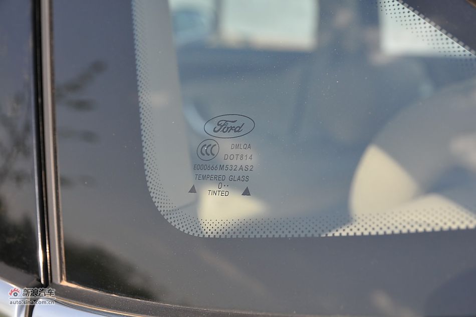 2011款蒙迪欧致胜车身细节