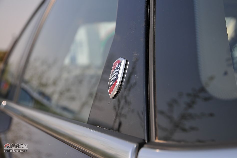 2011款蒙迪欧致胜车身细节