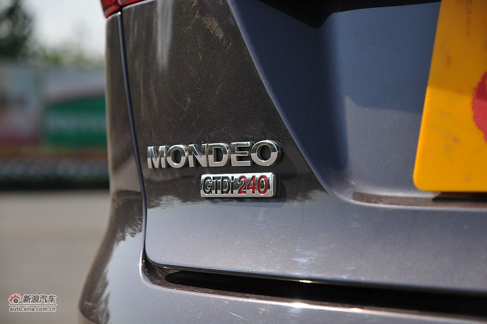 2011款蒙迪欧致胜车身细节