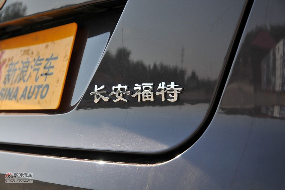 2011款蒙迪欧致胜车身细节