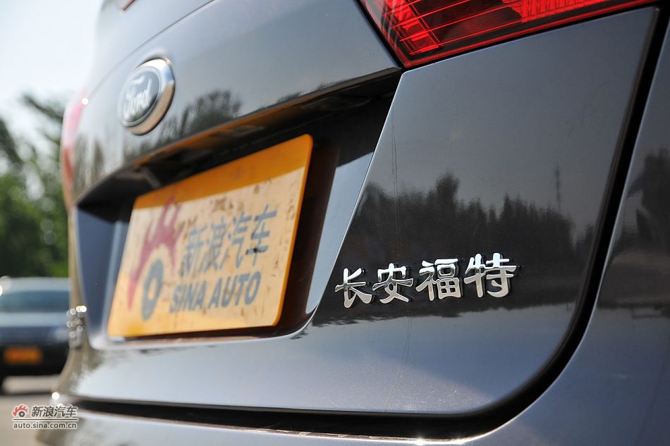 2011款蒙迪欧致胜车身细节