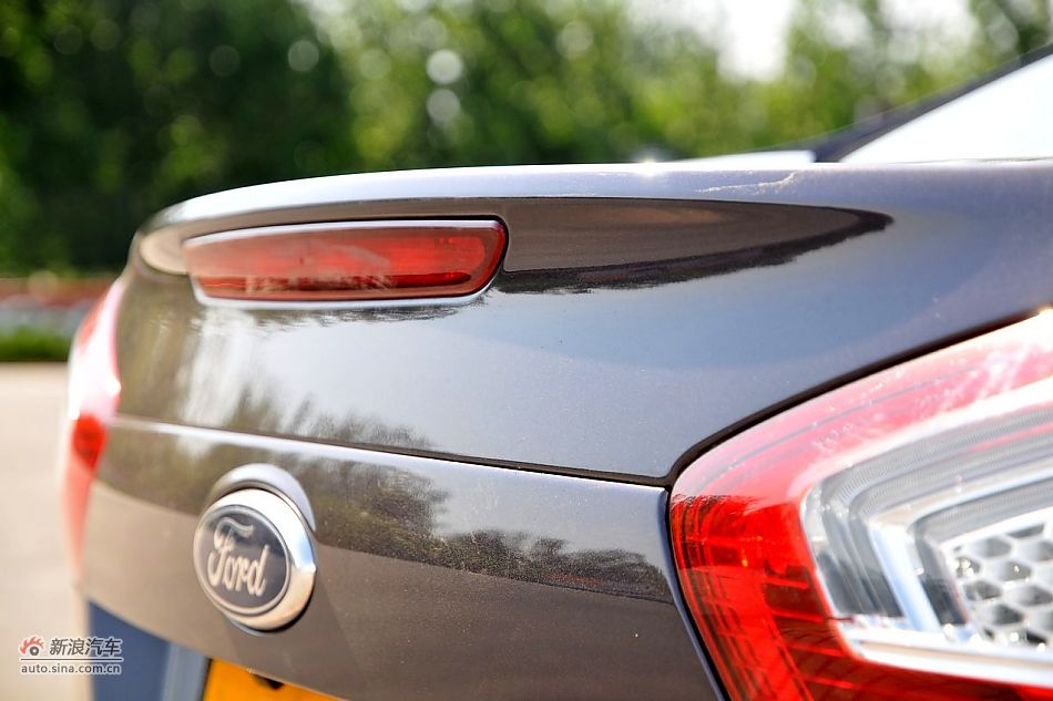 2011款蒙迪欧致胜车身细节