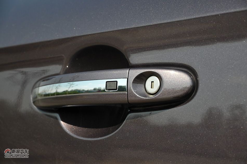 2011款蒙迪欧致胜车身细节