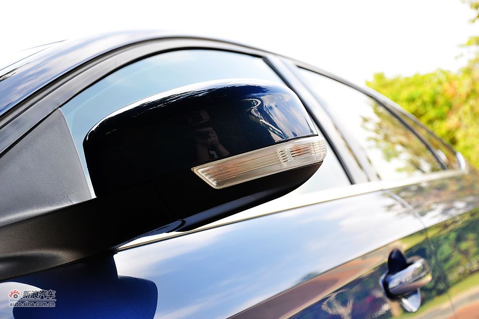 2011款蒙迪欧致胜外观