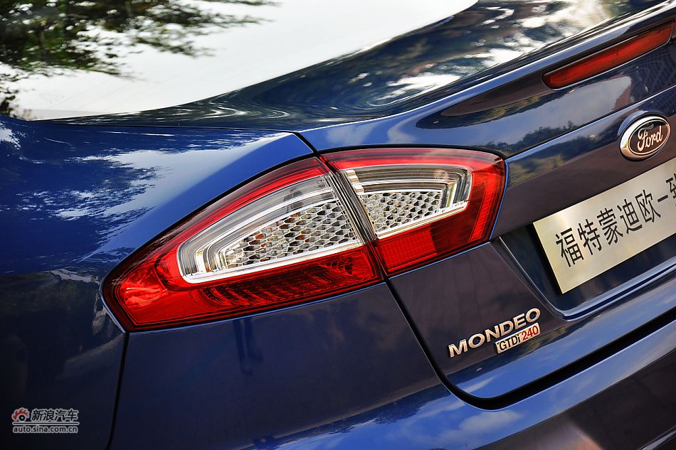 2011款蒙迪欧致胜外观