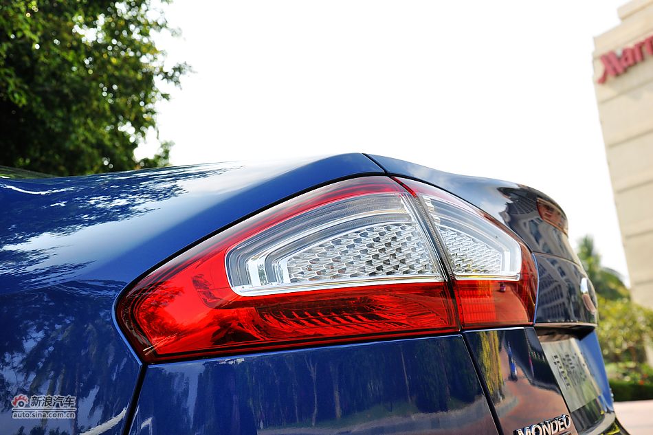 2011款蒙迪欧致胜外观