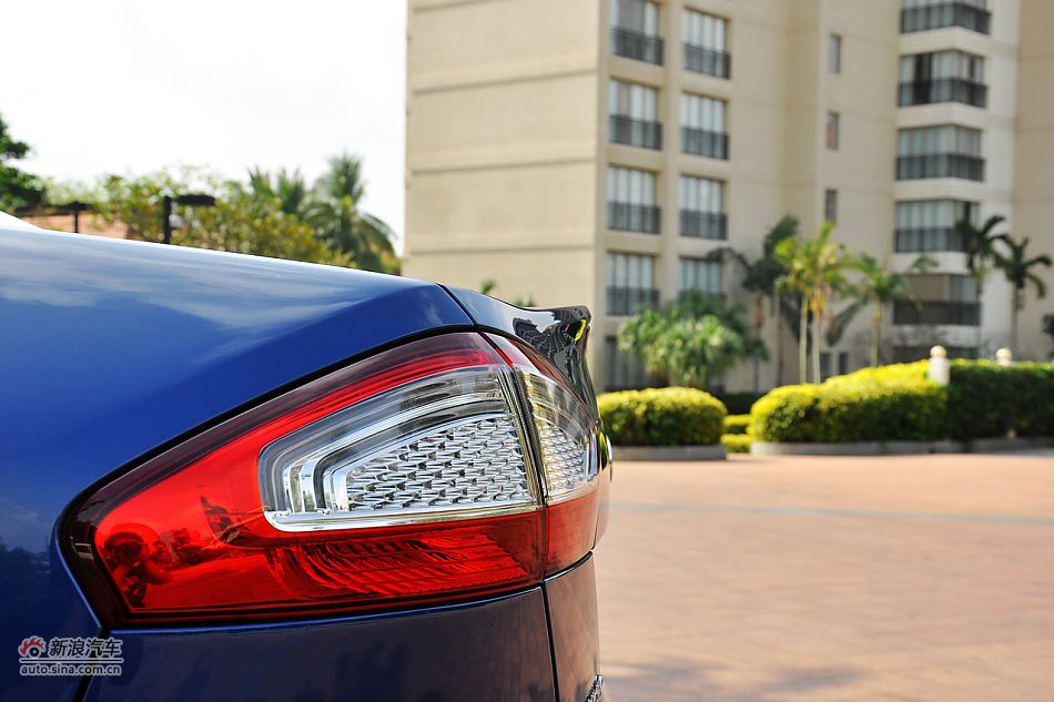 2011款蒙迪欧致胜外观