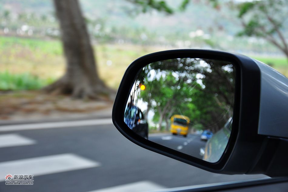 2011款蒙迪欧致胜外观