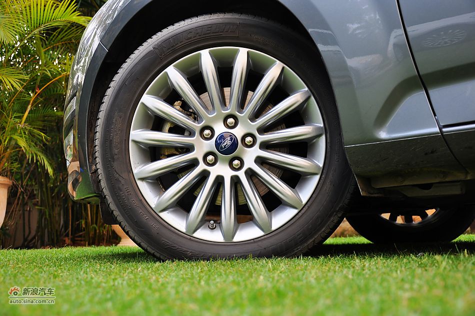 2011款蒙迪欧致胜外观