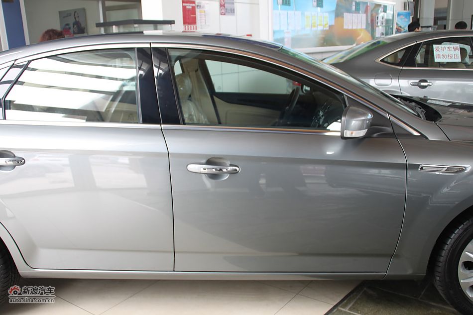 车辆外观及细节