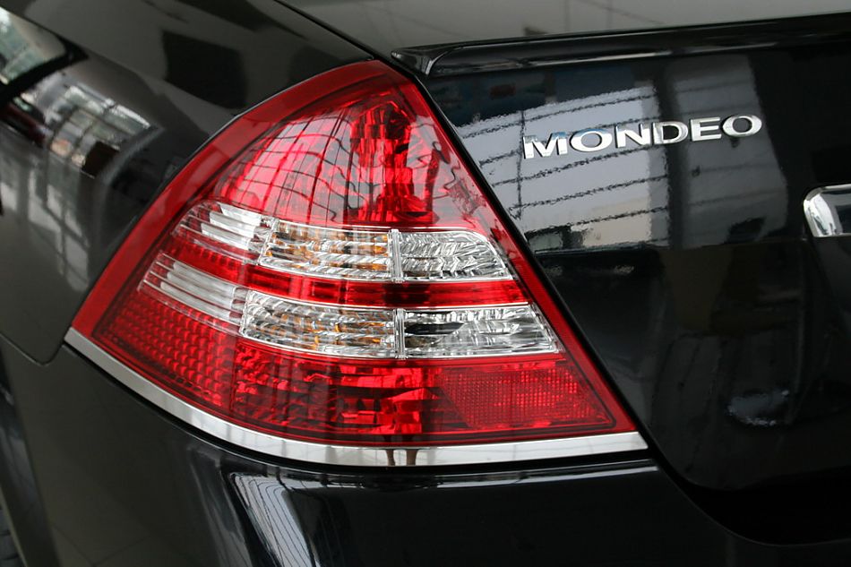 长安福特蒙迪欧尾灯