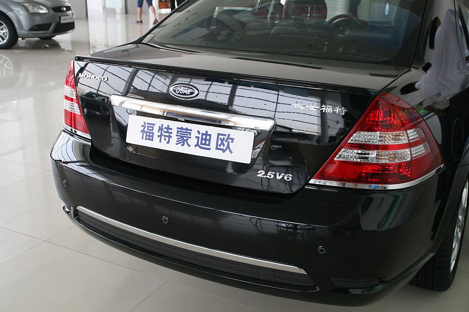 长安福特蒙迪欧尾部