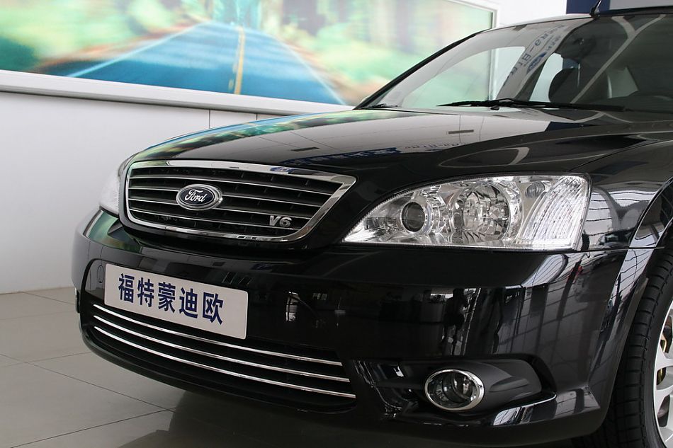 长安福特蒙迪欧前脸