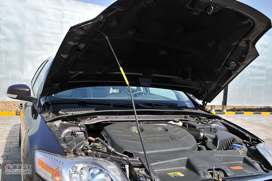 2011款蒙迪欧致胜发动机舱