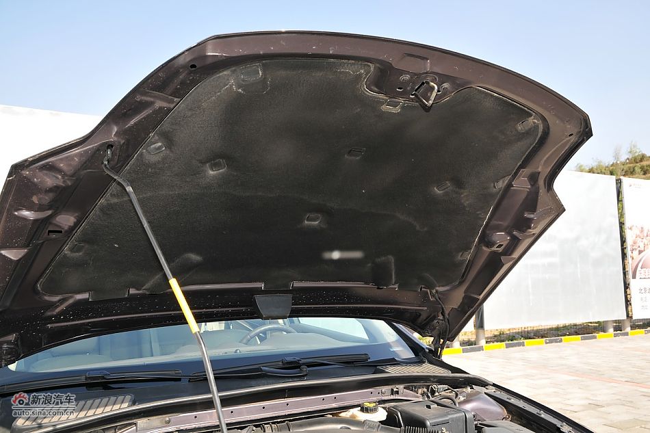 2011款蒙迪欧致胜发动机舱