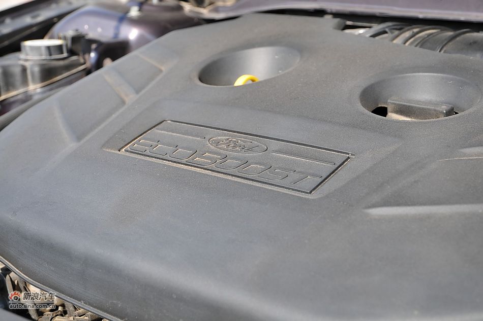 2011款蒙迪欧致胜发动机舱