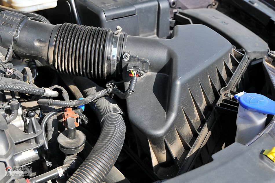 2011款蒙迪欧致胜发动机舱
