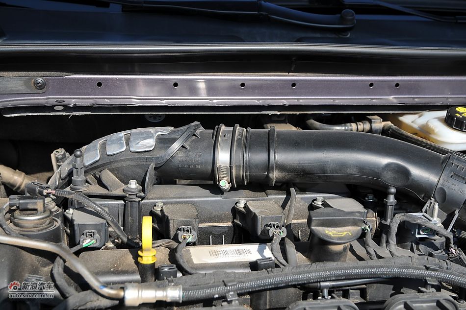 2011款蒙迪欧致胜发动机舱