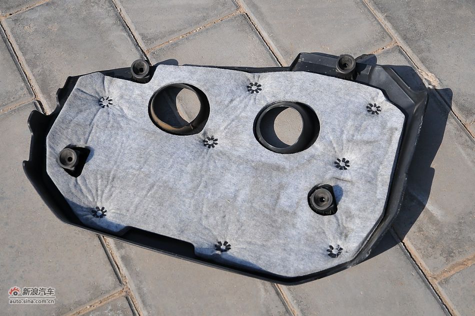 2011款蒙迪欧致胜发动机舱