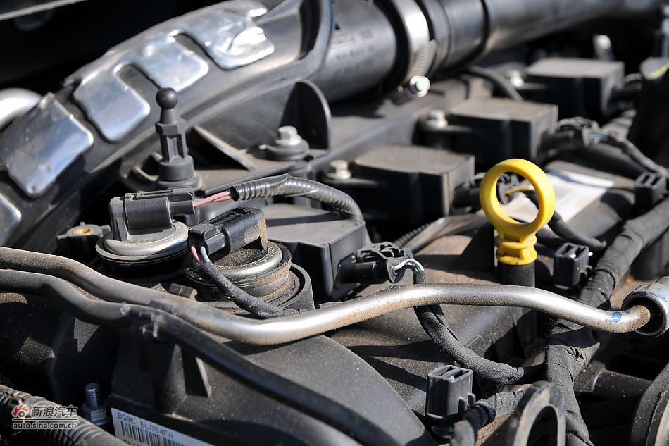 2011款蒙迪欧致胜发动机舱