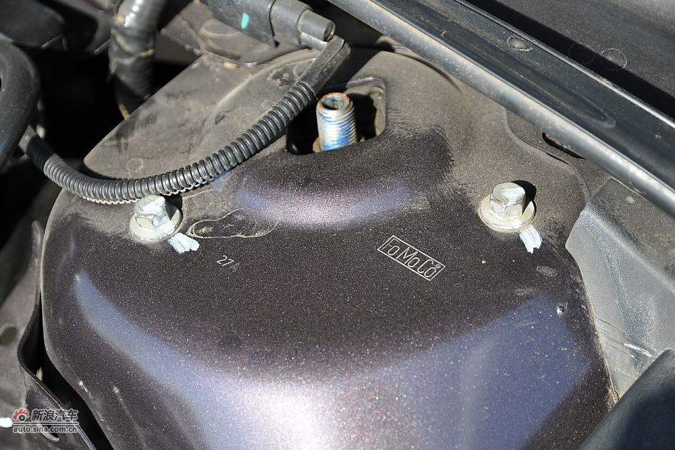 2011款蒙迪欧致胜发动机舱