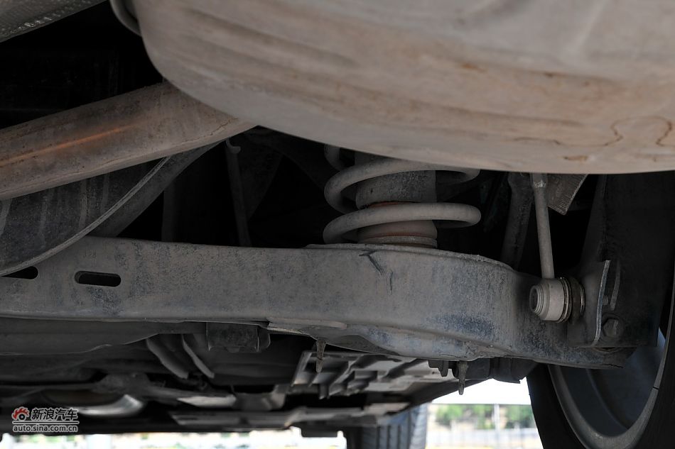 2011款蒙迪欧致胜发动机舱