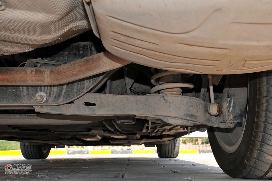 2011款蒙迪欧致胜发动机舱