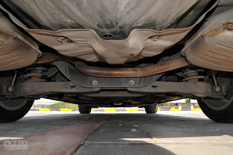 2011款蒙迪欧致胜发动机舱