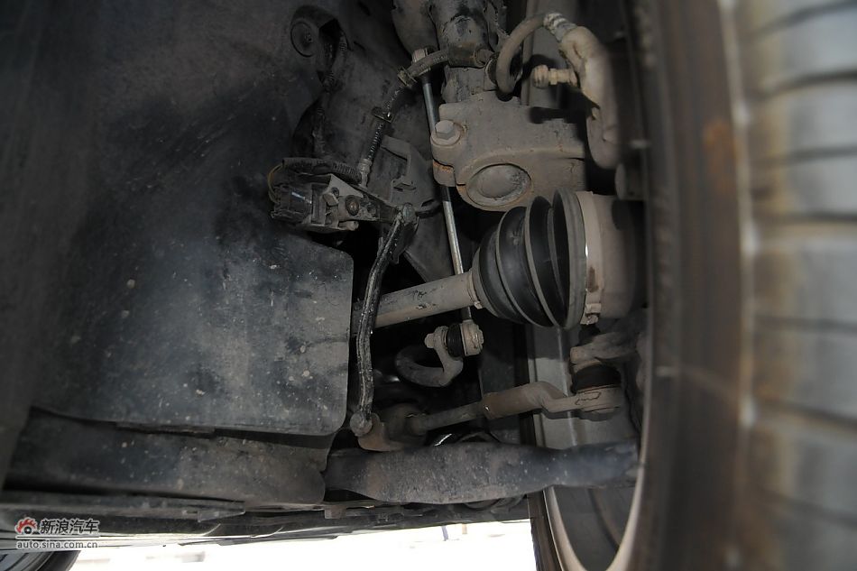 2011款蒙迪欧致胜发动机舱