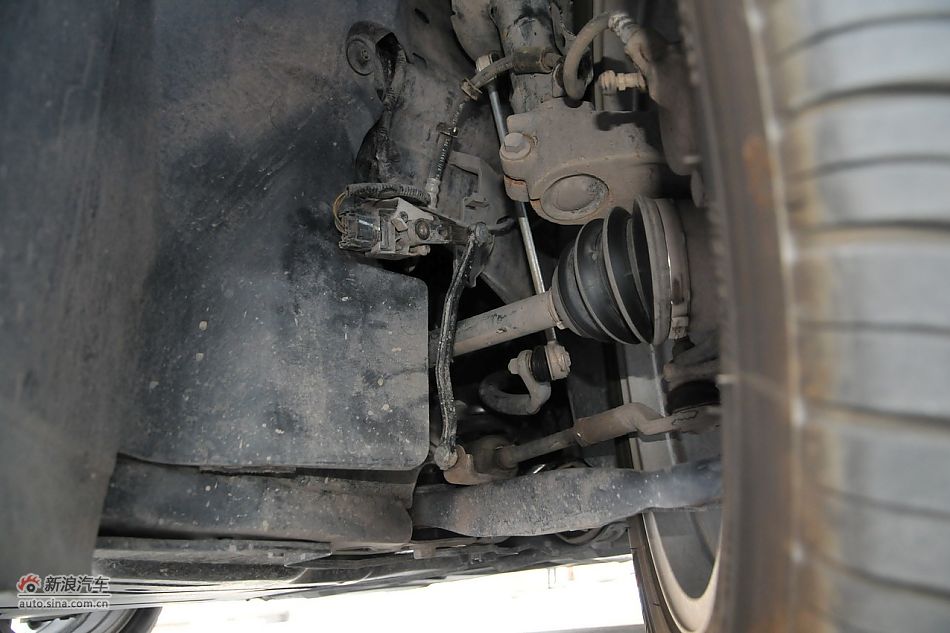 2011款蒙迪欧致胜发动机舱