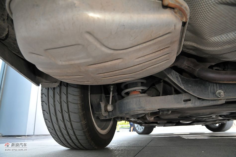 2011款蒙迪欧致胜发动机舱