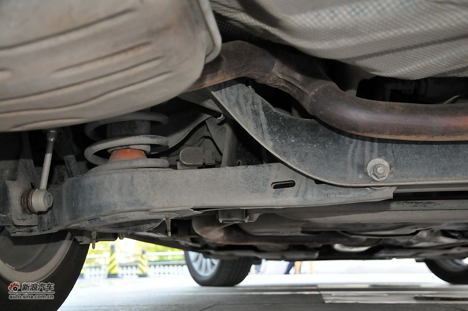 2011款蒙迪欧致胜发动机舱