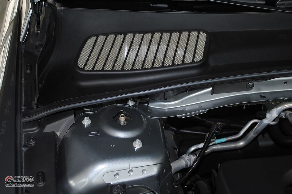 发动机、底盘悬挂及后备箱