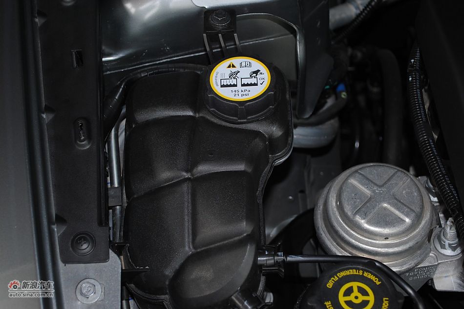 发动机、底盘悬挂及后备箱