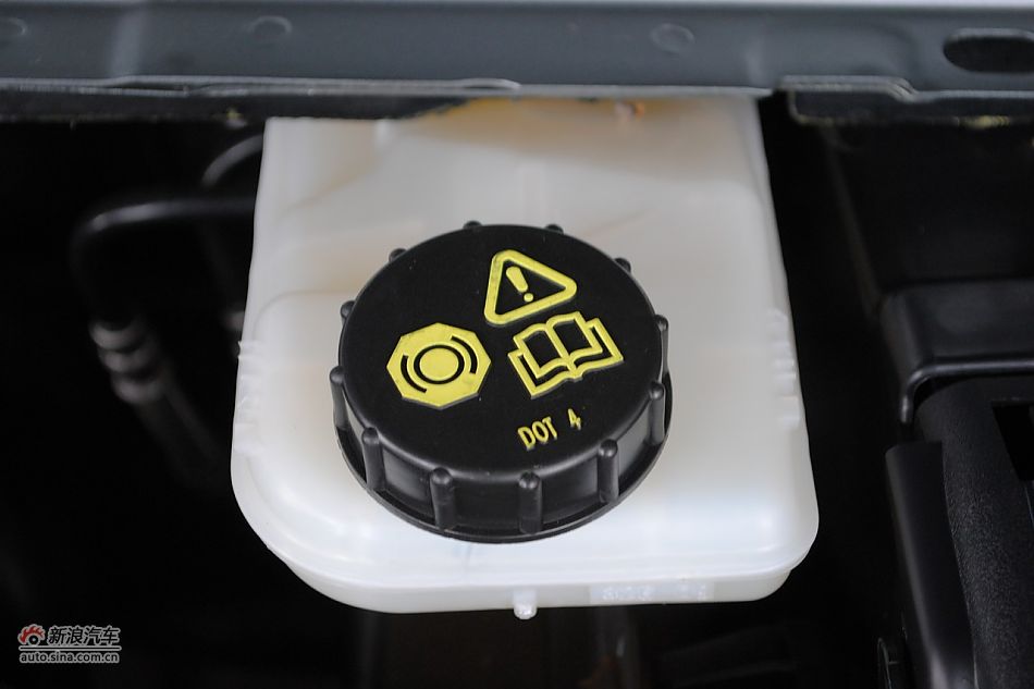 发动机、底盘悬挂及后备箱