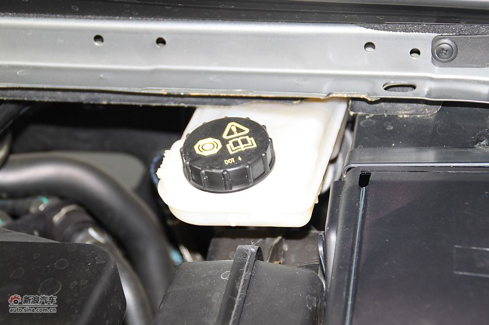 发动机、底盘悬挂及后备箱