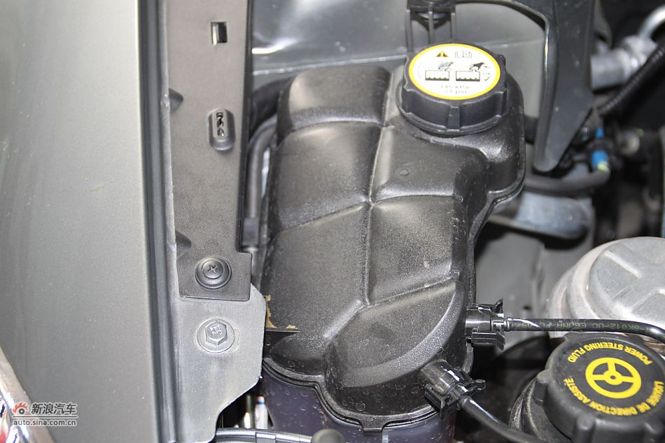 发动机、底盘悬挂及后备箱