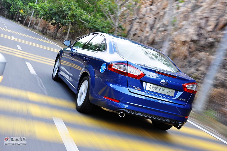 2011款蒙迪欧致胜试车