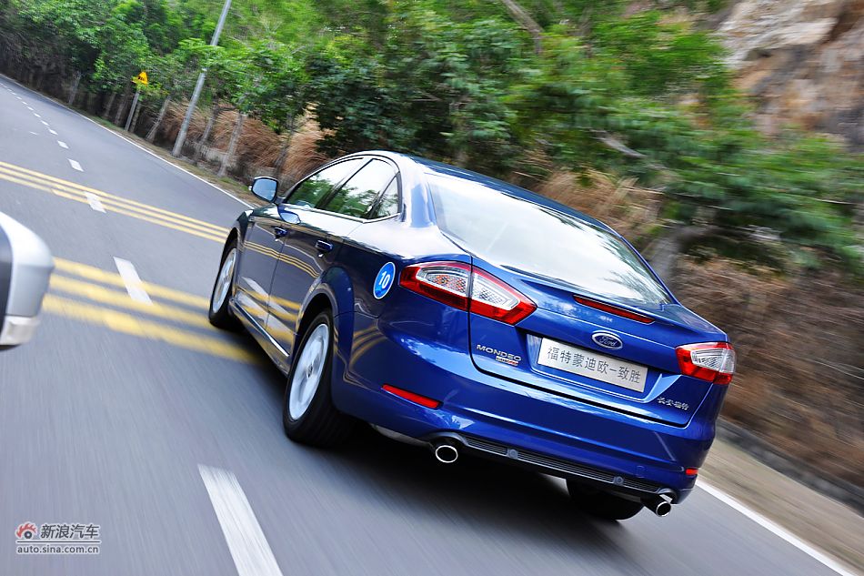 2011款蒙迪欧致胜试车